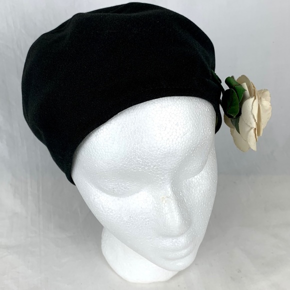 1960s Lord and Taylor Black Cloche Beret Hat by Suzy Union Made All Seasons EUC